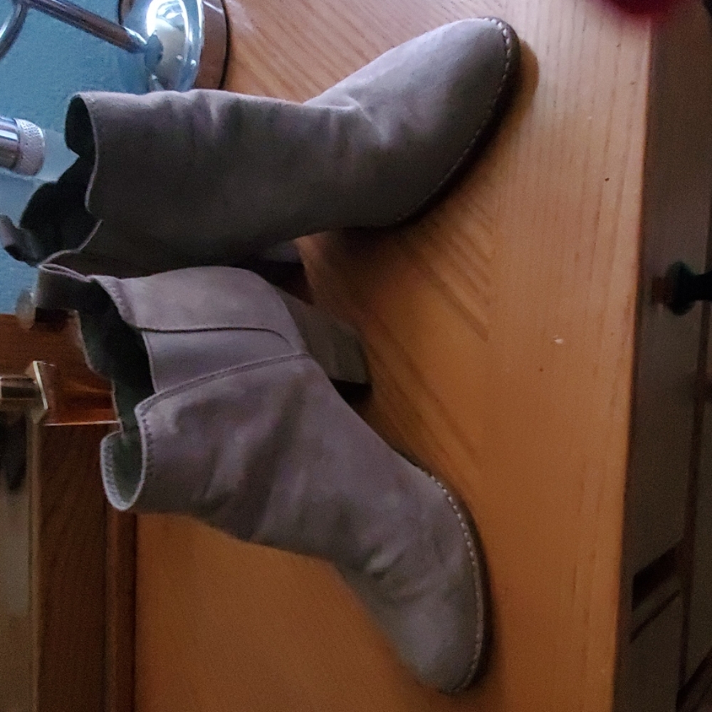 DV by Folce boots